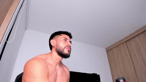 Snapshot of alexxxmachine chatting on January 25, 12:17 am Alex   freelance model  instagram alex b229 online show from January 25, 12:17 am