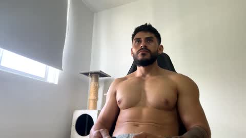 Snapshot of alexxxmachine chatting on January 27, 5:37 pm Alex   freelance model  instagram alex b229 online show from January 27, 5:37 pm