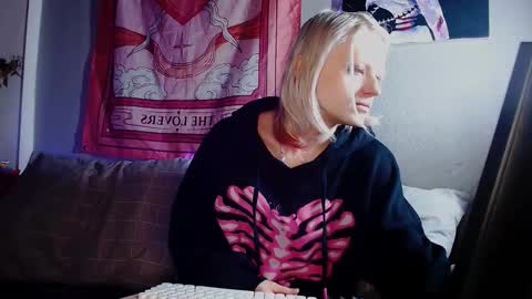 Alien Bella online show from February 9, 4:11 pm