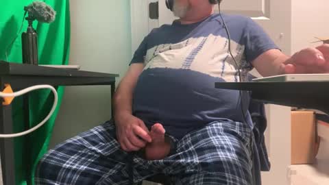 Allergictolove online show from January 17, 5:00 am