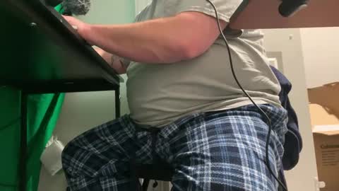 Allergictolove online show from December 17, 12:34 am