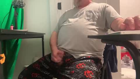 Allergictolove online show from February 8, 12:39 pm