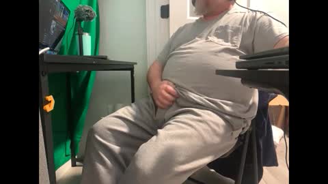 Allergictolove online show from February 22, 7:10 pm