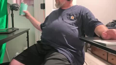 Allergictolove online show from September 21, 9:15 pm