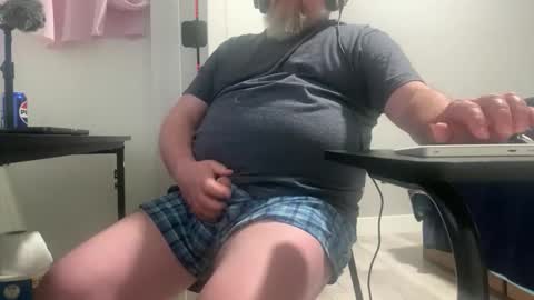 Allergictolove online show from April 8, 1:06 am