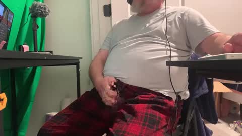 Allergictolove online show from February 10, 11:02 pm