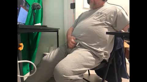 Allergictolove online show from February 23, 3:26 pm