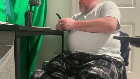 Allergictolove online show from January 25, 2:04 am