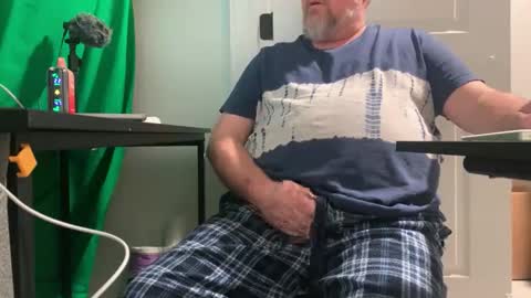 Allergictolove online show from January 19, 10:49 pm