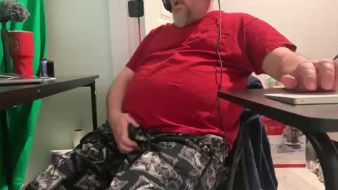 Allergictolove online show from February 4, 12:29 am