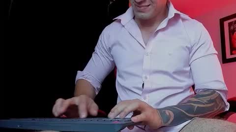 alpha_dominus_ online show from January 19, 9:44 am