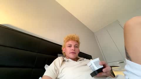 Snapshot of anddres_boss chatting on February 15, 12:11 pm Tell Me  ANDRESS ----- online show from February 15, 12:11 pm