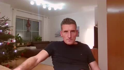 Name online show from December 25, 5:05 pm