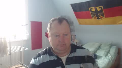 Snapshot of andre124231 chatting on October 12, 10:42 am Andre online show from October 12, 10:42 am