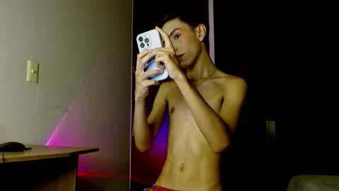 Snapshot of andreew_santana chatting on October 22, 1:09 am Andrew online show from October 22, 1:09 am
