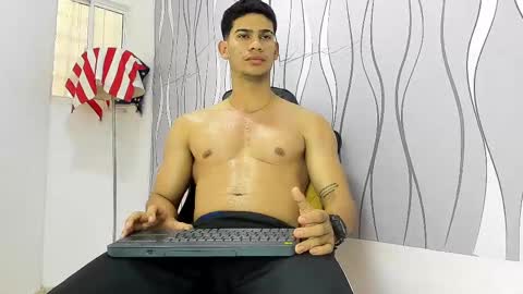 andres_stud online show from February 16, 12:54 pm