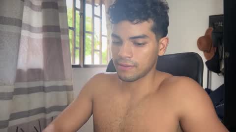 Snapshot of andres_vargas_ chatting on September 13, 9:27 pm Andres online show from September 13, 9:27 pm
