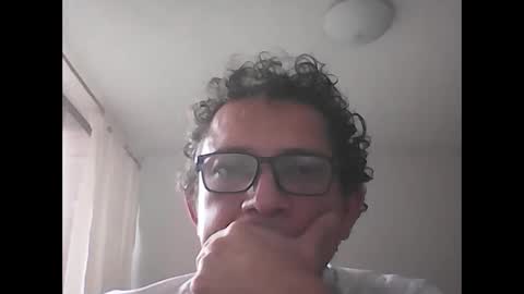 andresfloga online show from November 26, 5:16 pm