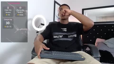 andy_smith333 online show from March 1, 8:42 pm