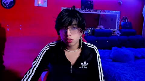 Snapshot of angellonfire chatting on January 5, 6:56 am Angel  online show from January 5, 6:56 am