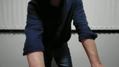 Snapshot of antarctic_male33 chatting on January 16, 6:35 am antarctic male online show from January 16, 6:35 am