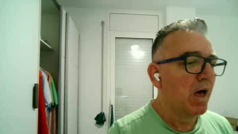 Snapshot of apixaba chatting on October 13, 8:15 pm furry bear online show from October 13, 8:15 pm