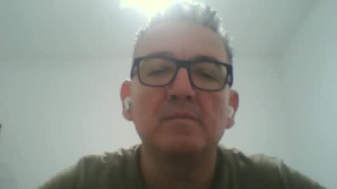 Snapshot of apixaba chatting on December 4, 9:35 pm furry bear online show from December 4, 9:35 pm