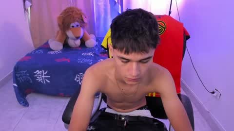 Aaron online show from April 10, 9:44 pm