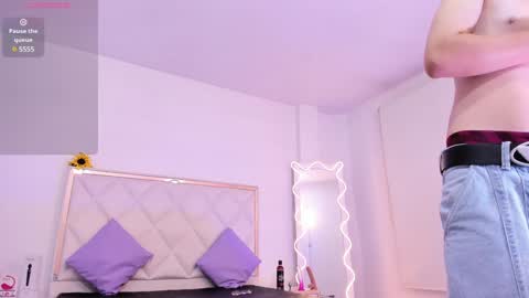 Snapshot of aron_tay chatting on December 29, 3:22 am  your aron  online show from December 29, 3:22 am