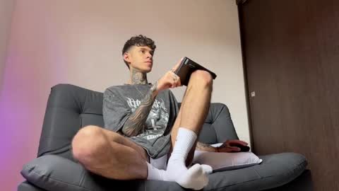   online show from March 11, 10:29 am