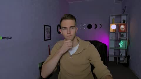 Snapshot of astren_villo chatting on October 15, 12:02 pm astren online show from October 15, 12:02 pm