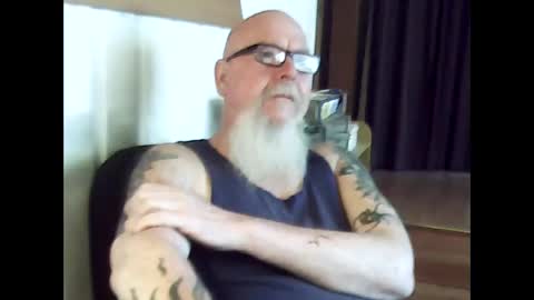 aussie4inch online show from April 22, 2:40 am