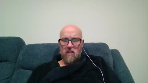 aussieguy73 online show from October 25, 12:18 pm