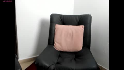 axel davis  online show from December 1, 9:12 am