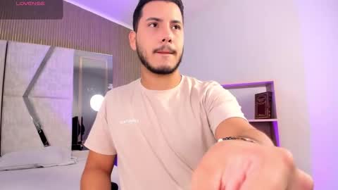 axel_grey_ online show from February 17, 12:37 pm