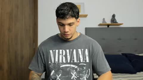 INDEPENDENT MODEL  online show from October 5, 5:55 am