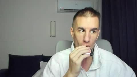 Axl online show from January 14, 2:27 am