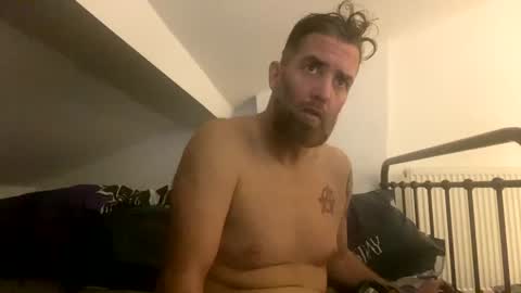 b4dafall44 online show from December 12, 11:25 pm