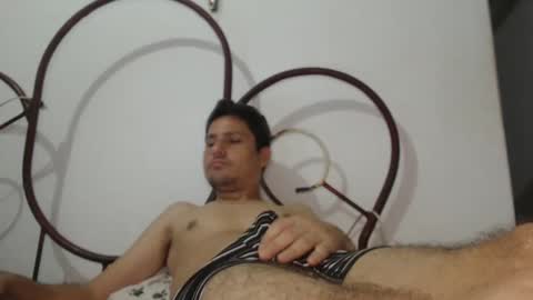 Snapshot of bad_boy_3 chatting on October 30, 11:39 pm      online show from October 30, 11:39 pm