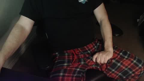 Snapshot of baddaddy77 chatting on January 6, 1:52 pm baddaddy77 online show from January 6, 1:52 pm