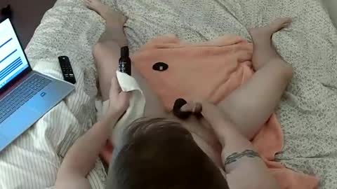 Snapshot of batboy2121 chatting on January 19, 9:55 pm babtboy2121 online show from January 19, 9:55 pm