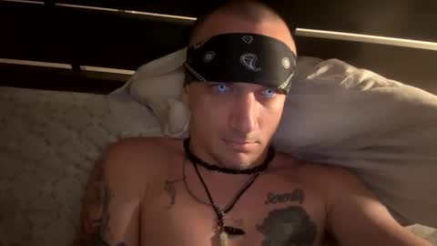 battlewolfxx online show from December 20, 1:14 am