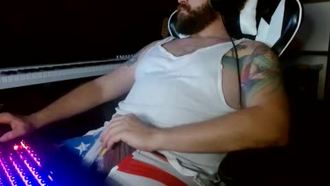 Snapshot of beardbellyandtattoos chatting on October 26, 2:02 am Beard Belly and Tattoos online show from October 26, 2:02 am