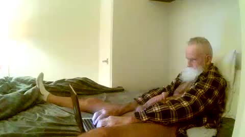 beardbushy online show from October 22, 5:55 am