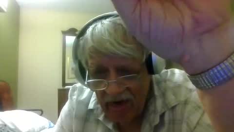 Snapshot of beautytomyeyes chatting on October 9, 12:59 am beautytomyeyes online show from October 9, 12:59 am