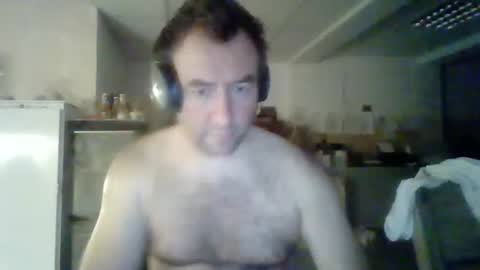 Snapshot of bengi1984 chatting on February 18, 1:54 am Robert  1984 online show from February 18, 1:54 am