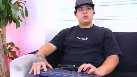 bennett_alejoo online show from February 4, 6:47 pm