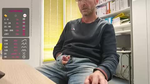 My name is David and if you like public exhibitions you wont be disappointed with me LoL - My favorite vibes is 44  online show from November 24, 11:55 am