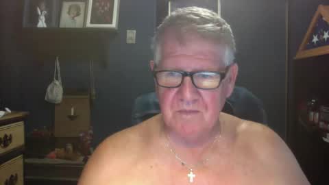 Snapshot of bigbeerdrinker1 chatting on October 22, 3:27 pm bigbeerdrinker online show from October 22, 3:27 pm
