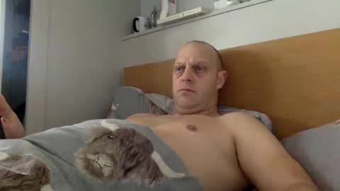 bigbumlover2377 online show from March 7, 9:18 am